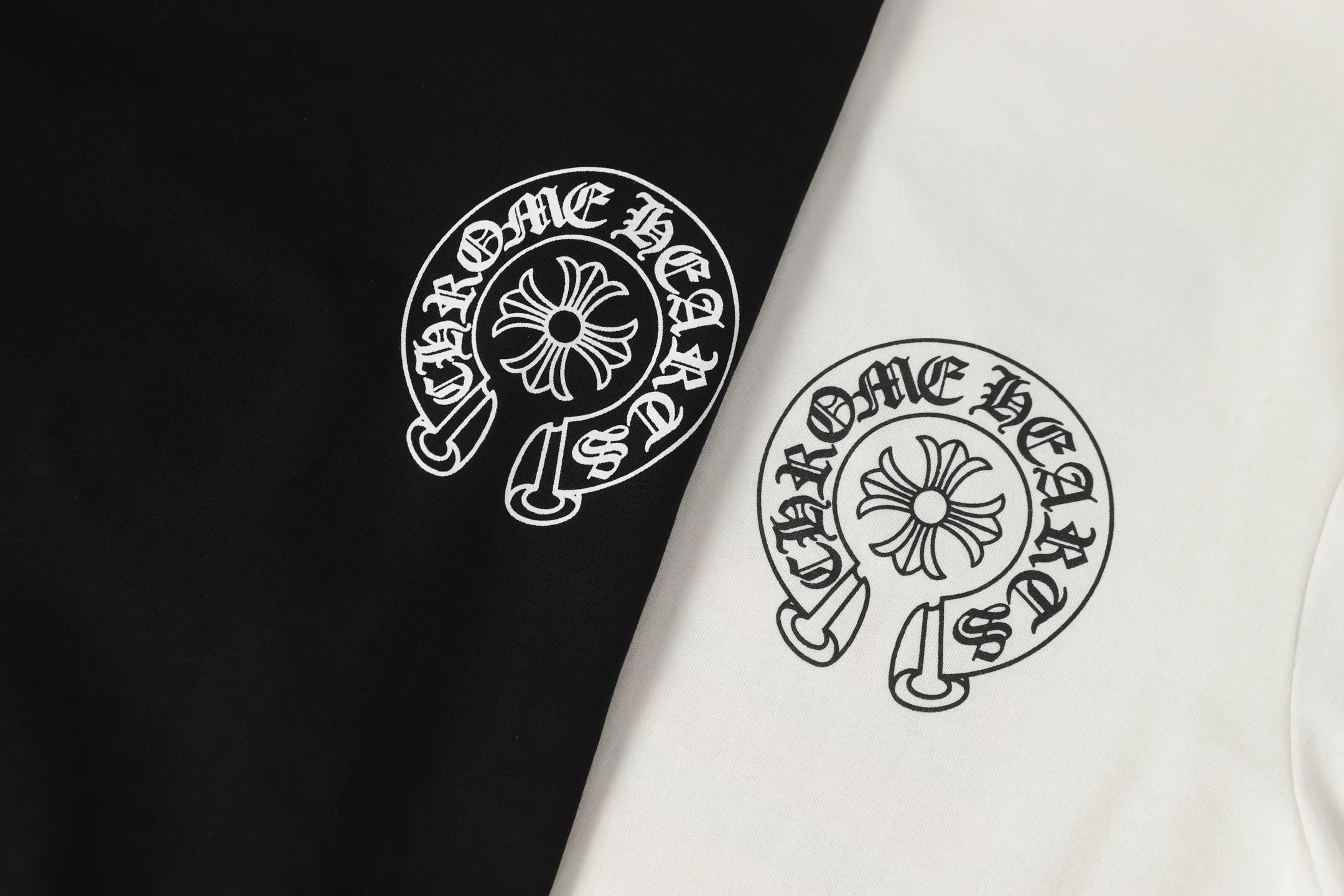 P160 Cross-border model. Those who pursue quality, please do not place an order. -Chrome Hearts/Chrome Hearts Sanskrit horseshoe🇺🇸 platform popular long-sleeved T-shirt -High weight, high density and high quality. The wool is soft, delicate and skin-friendly. It feels soft and silky. It has excellent warmth and skin-friendly properties. XL